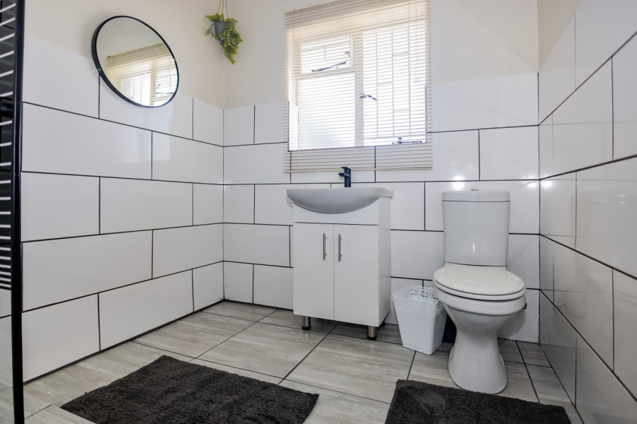 To Let 3 Bedroom Property for Rent in Protea Heights Western Cape